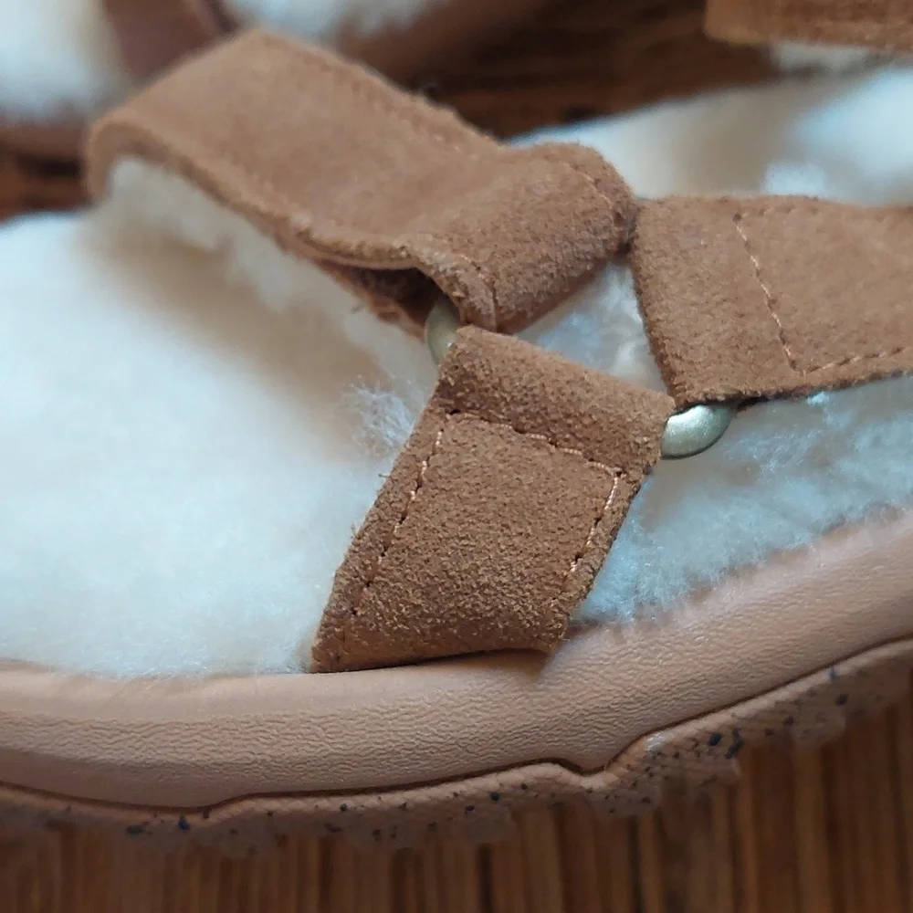 Teva Hurricane Shearling Sandals *FINAL PRICE* - Picture 7 of 11